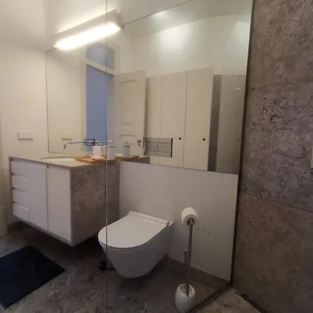 Lisbon Apartment Near Rato Square * Lisboa